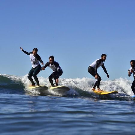 Turismo Do Seculo Hotel Estoril Bagian luar foto Surfers at the 2011 World Surf League