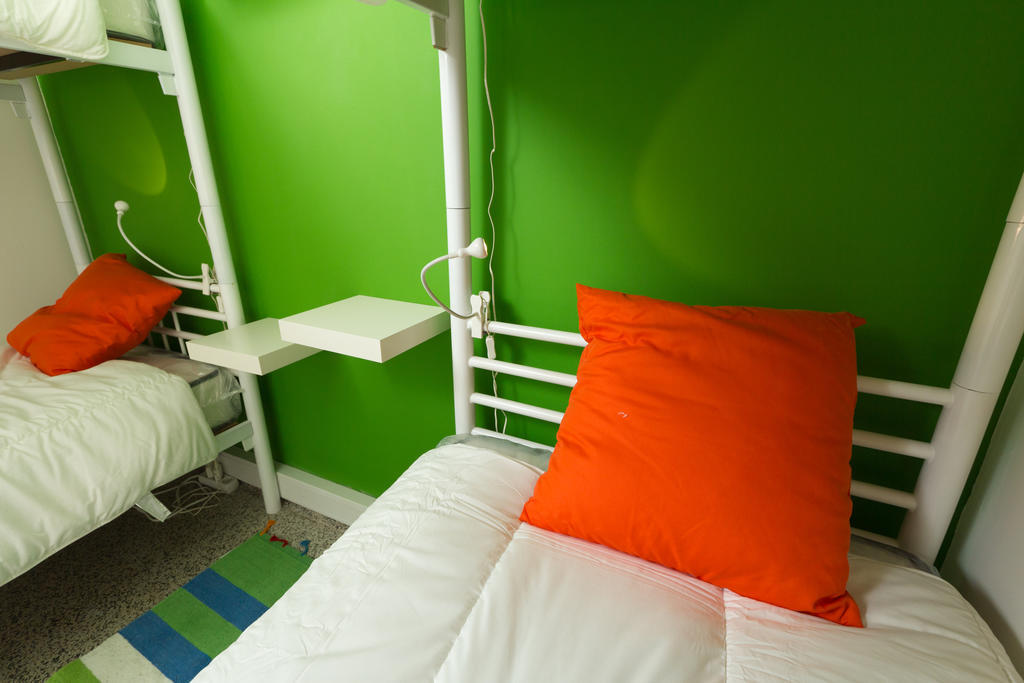 Turismo Do Seculo Hotel Estoril Ruang foto A typical room at the hostel